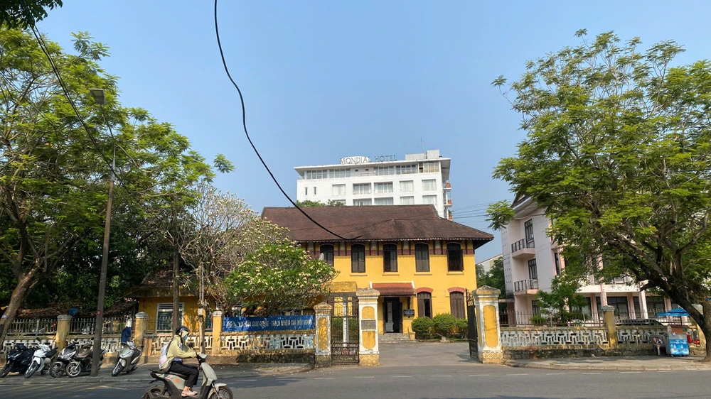 can-canh-khu-dat-vang-hon-7-000-m2-sap-dau-gia-giua-long-tp-hue (11).jpg