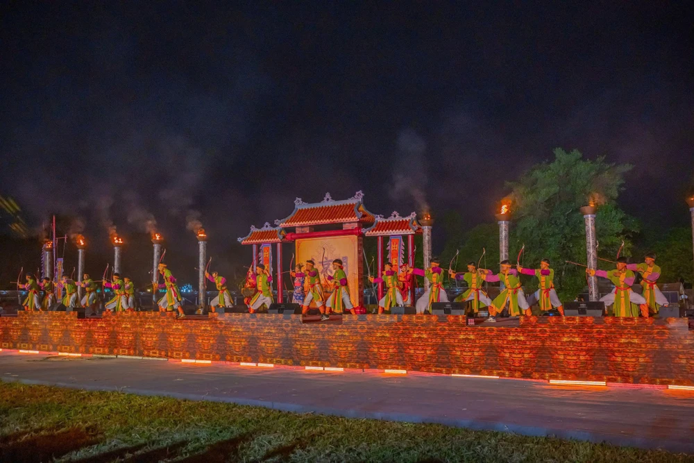ngam-hoang-cung-hue-huyen-ao-ve-dem (15).jpg