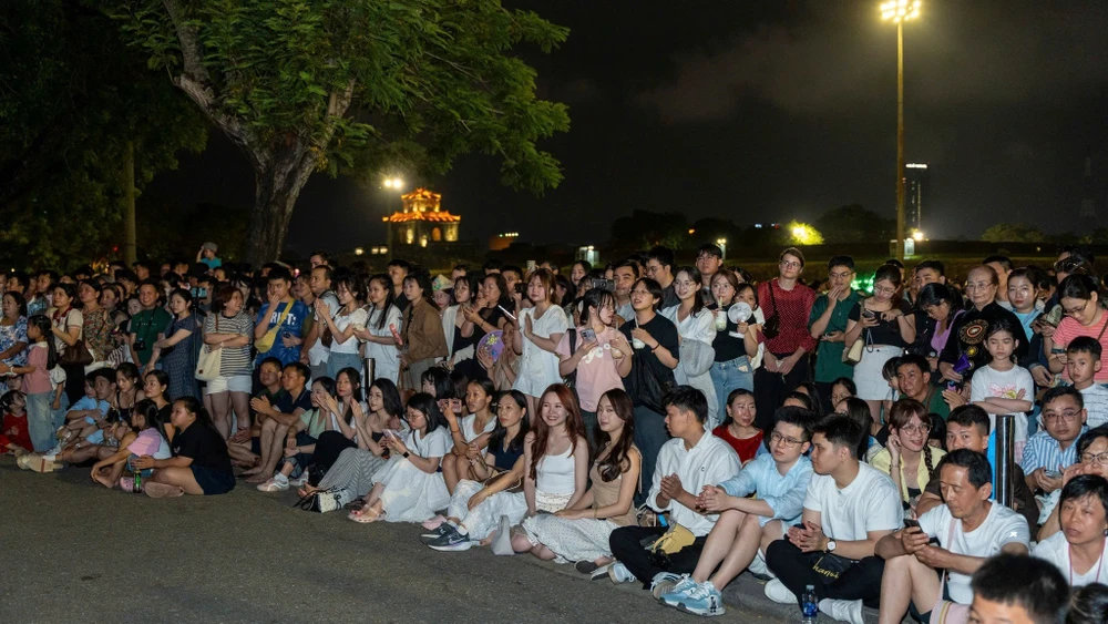 ngam-hoang-cung-hue-huyen-ao-ve-dem (22).jpg