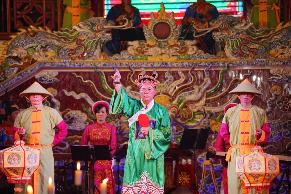 can-canh-bua-tiec-vuong-gia-tai-dai-noi-hue-co-gi-dac-biet (1).jpg