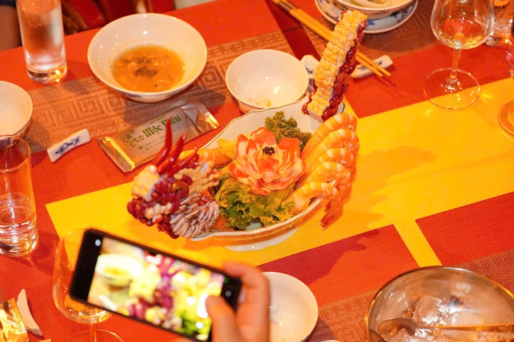 can-canh-bua-tiec-vuong-gia-tai-dai-noi-hue-co-gi-dac-biet (12).jpg