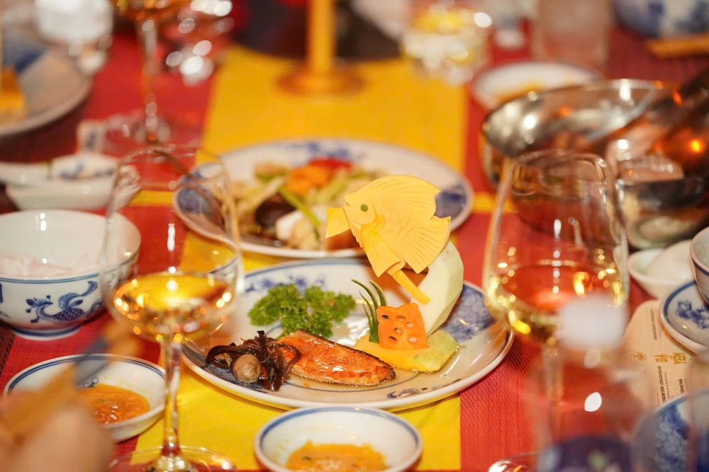 can-canh-bua-tiec-vuong-gia-tai-dai-noi-hue-co-gi-dac-biet (13).jpg