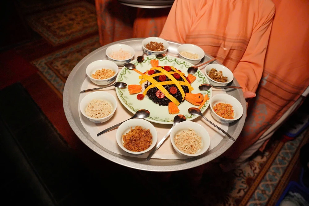 can-canh-bua-tiec-vuong-gia-tai-dai-noi-hue-co-gi-dac-biet (15).jpg