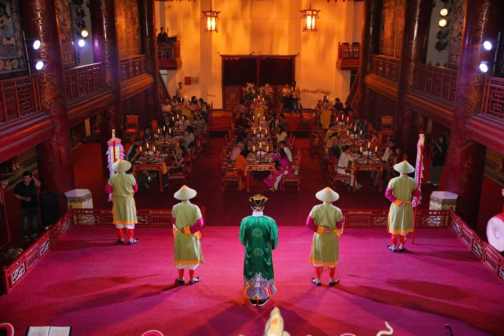 can-canh-bua-tiec-vuong-gia-tai-dai-noi-hue-co-gi-dac-biet (20).jpg