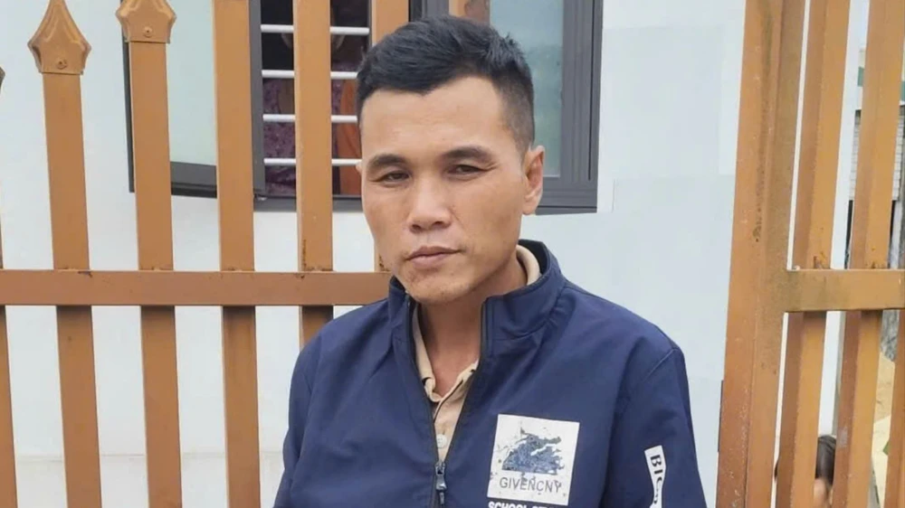 canh-sat-vay-bat-sieu-trom-long-hanh-cay-cua-4-nha-dan-trong-1-dem.jpg