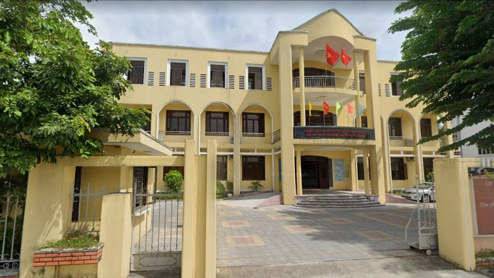 hang-loat-tru-so-cong-tai-hue-bo-hoang-thanh-tra-goi-ten-so-tai-chinh (2).jpg