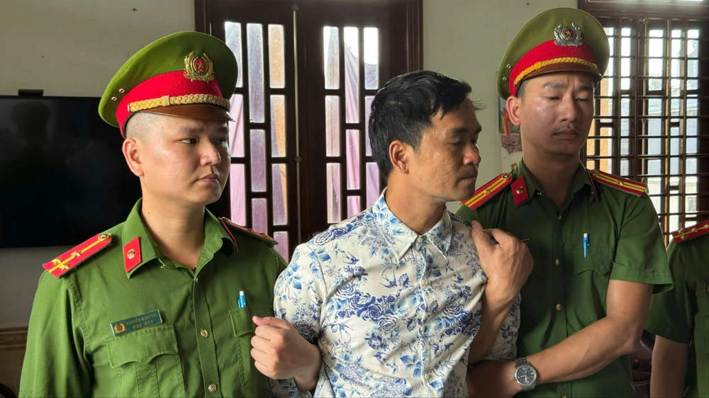 chu-tiem-cay-canh-o-tp-hue-bi-bat-chiem-nha-me-ruot-len-mang-xuc-pham.jpg