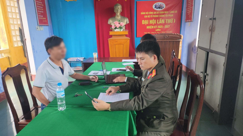 ike-share-cac-trang-phan-dong-45-nguoi-o-hue-bi-moi-lam-viec.jfif