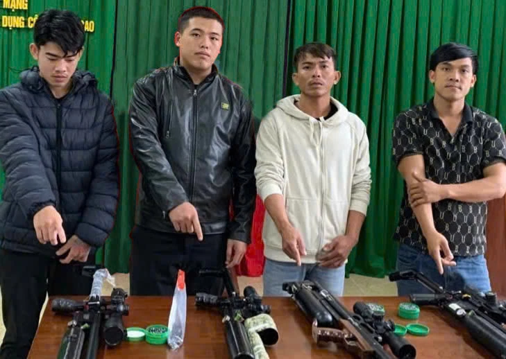 dot-kich-cong-xuong-vu-khi-bi-mat-giua-rung-thu-giu-hang-chuc-ngan-vien-dan.jpg