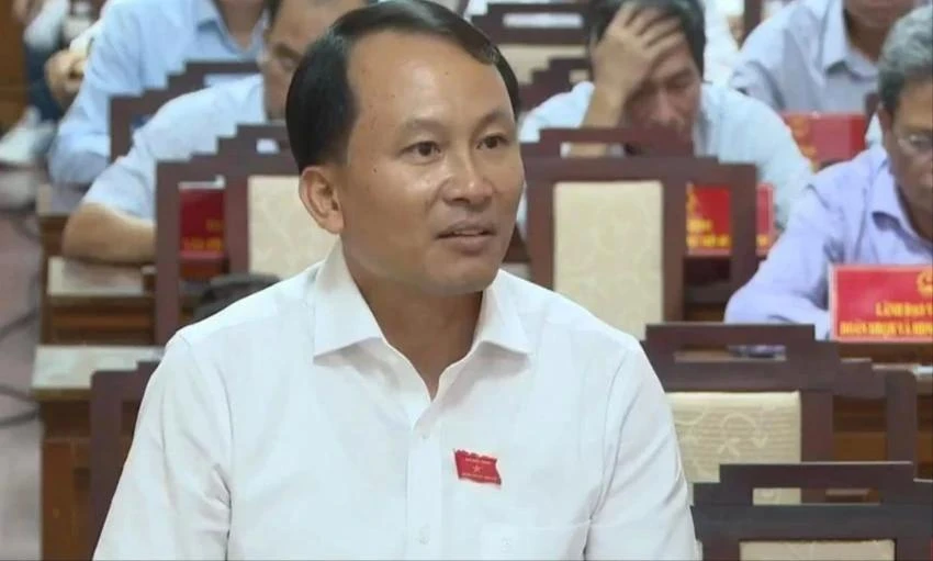 dieu-chuyen-nguyen-giam-doc-so-nn-mt-tp-hue-xuong-lam-chuyen-vien.jpg