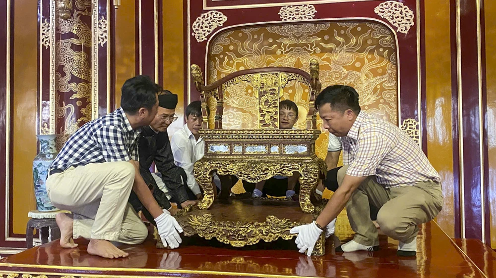 ngai-vua-trieu-nguyen-14.jpg