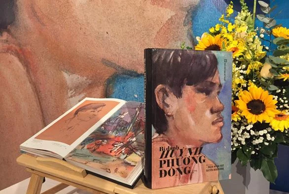 Tập sách "Bí danh Huỳnh Phương Đông" do NXB Mỹ Thuật liên kết cùng Phạm Hoàng Việt và Nguyễn Hùng Cường biên soạn. Ảnh: BTC.