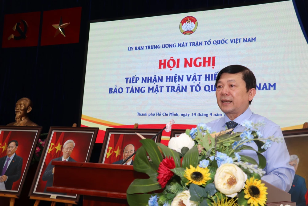 Ông Nguyễn Hữu Dũng- Phó Chủ tịch Uỷ ban Trung ương MTTQ Việt Nam phát biểu tại Hội nghị. Ảnh: VĂN HÀ.