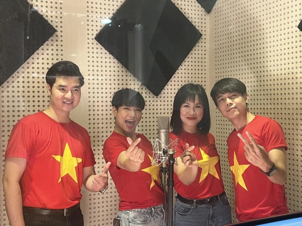 Những nghệ sĩ trẻ tại TP.HCM cũng góp giọng để cổ vũ đoàn thể thao Việt Nam. Ảnh: Nhạc sĩ Kiên Ninh.