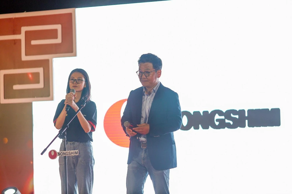 Đại diện mì Noshim Việt Nam phát biểu tại sự kiện. Ảnh: BTC.