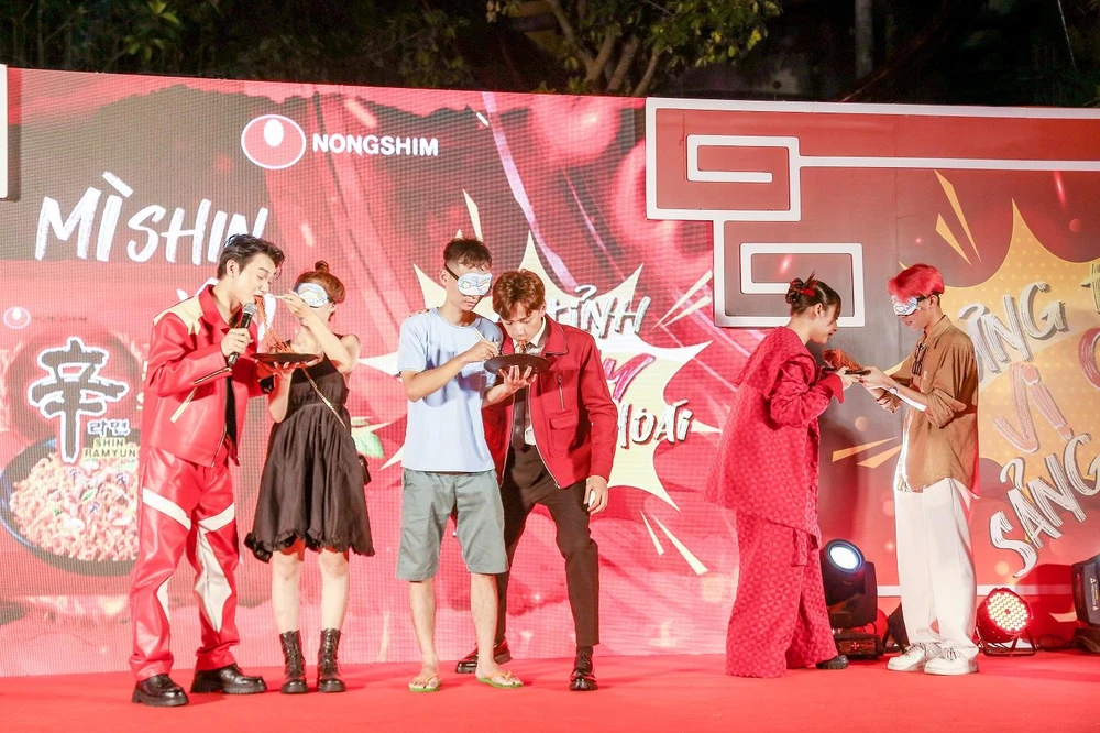 Một số hoạt động giao lưu vui nhộn giữa các nghệ sĩ, hot TikToker và khán giả tại sự kiện. Ảnh: BTC.