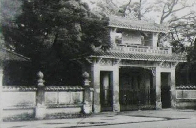 Năm 1907-1908, Người lấy tên là Nguyễn Tất Thành và học tại Quốc học Huế.