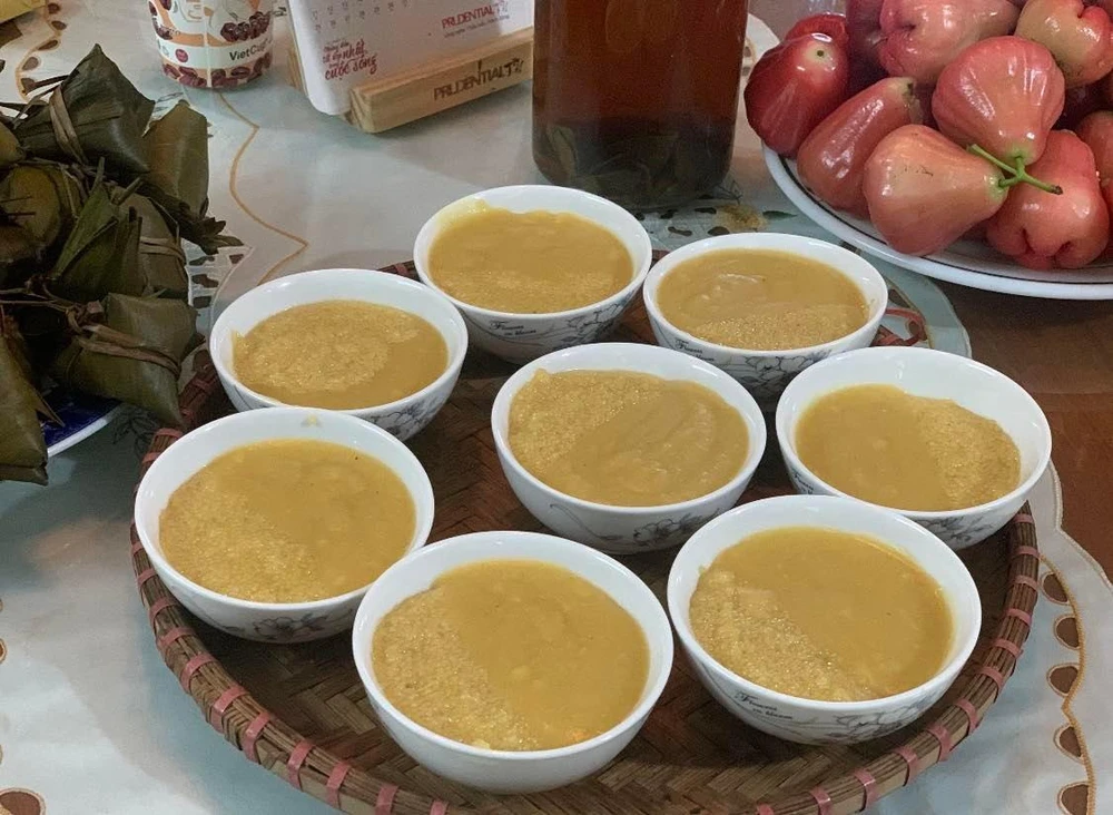 Chè kê pha với chè đậu xanh. Ảnh: LƯU BÌNH Chè kê pha với chè đậu xanh. Ảnh: LƯU BÌNH