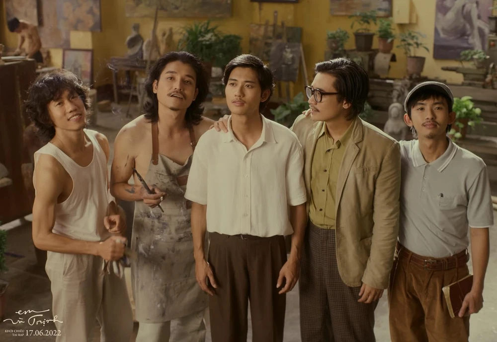 Một cảnh quay của Avin Lu vai Trịnh Công Sơn lúc trẻ cùng những người bạn nhóm Tuyệt Tình Cốc. Ảnh: Galaxy.
