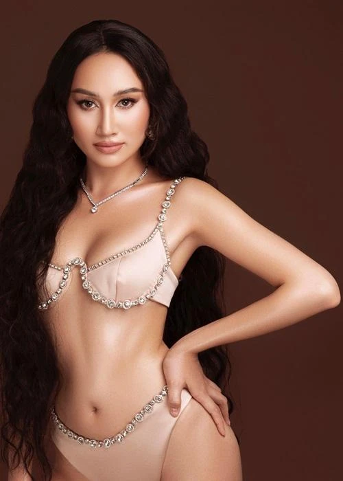 Người đẹp chia sẻ: "Sự cổ vũ của khán giả chính là động lực lớn nhất của tôi. Tôi tới Miss Global 2022 với tinh thần học hỏi và được trải nghiệm những điều mới mẻ trong cuộc sống, nỗ lực chinh phục một đỉnh cao mới trong cuộc sống của mình". Ảnh: FBNV. Người đẹp chia sẻ: "Sự cổ vũ của khán giả chính là động lực lớn nhất của tôi. Tôi tới Miss Global 2022 với tinh thần học hỏi và được trải nghiệm những điều mới mẻ trong cuộc sống, nỗ lực chinh phục một đỉnh cao mới trong cuộc sống của mình". Ảnh: FBNV.