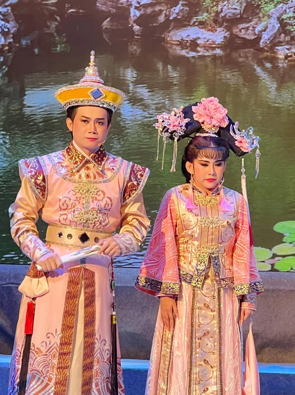 Nghệ sĩ Bình Tinh đem đến một Tiểu Yến Tử theo cách của riêng mình. Ảnh: KEN TRẦN.