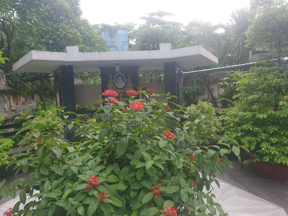 "Chùa nghệ sĩ" là nơi thờ tự và an nghỉ của NSND Phùng Há cùng nhiều nghệ sĩ khác. Ảnh: VĂN HÀ. "Chùa nghệ sĩ" là nơi thờ tự và an nghỉ của NSND Phùng Há cùng nhiều nghệ sĩ khác. Ảnh: VĂN HÀ.