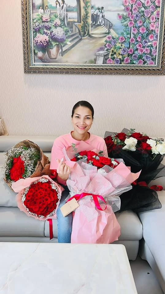 Cô đón nhận được nhiều tình cảm của khán giả khi quay về Việt Nam.