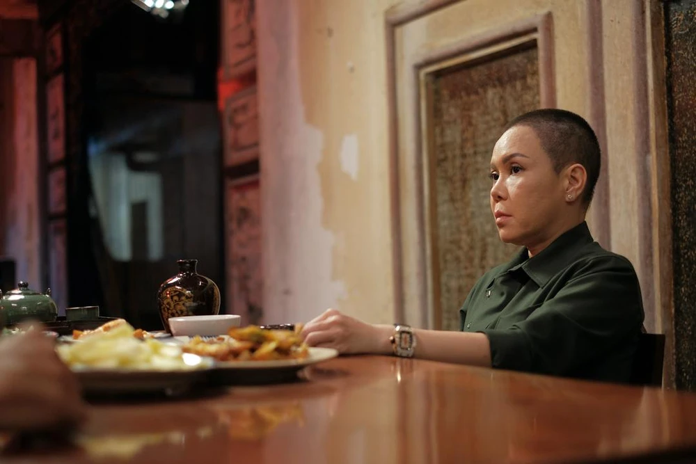 Tạo hình đầy mới mẻ của Việt Hương trong dự án lần này. Ảnh: ĐPCC.