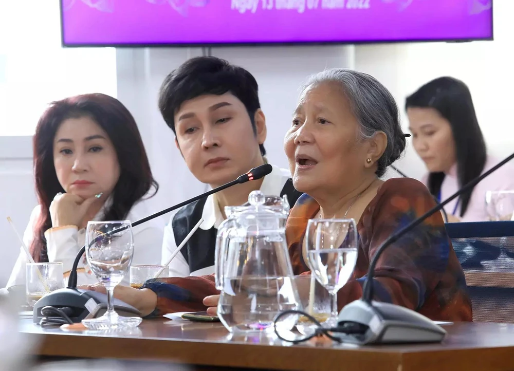 Từ phải sang: NSND Lê Thiện, NSƯT Vũ Luân và Thoại Mỹ tại họp báo. Ảnh: H.K.