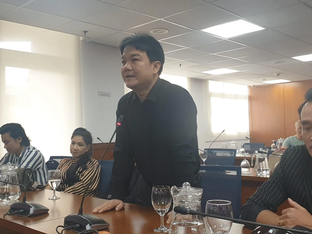 NSƯT Lê Tứ xúc động hào hứng khi giải Trần Hữu Trang trở lại. Ảnh: VĂN HÀ.