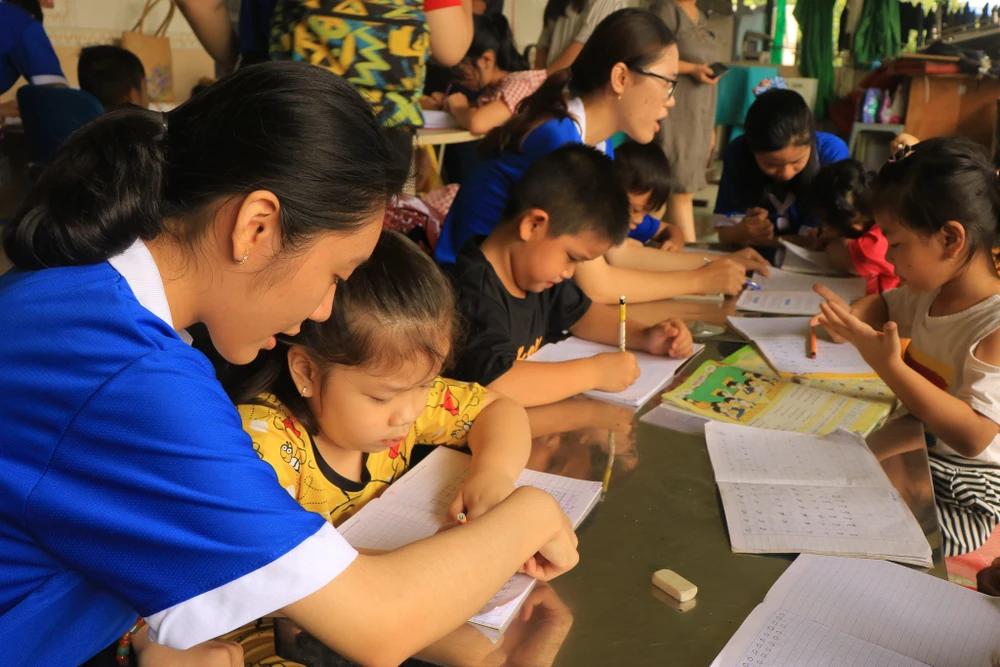 Toàn cảnh lớp học tại quận 7. Ảnh: VÕ THƠ