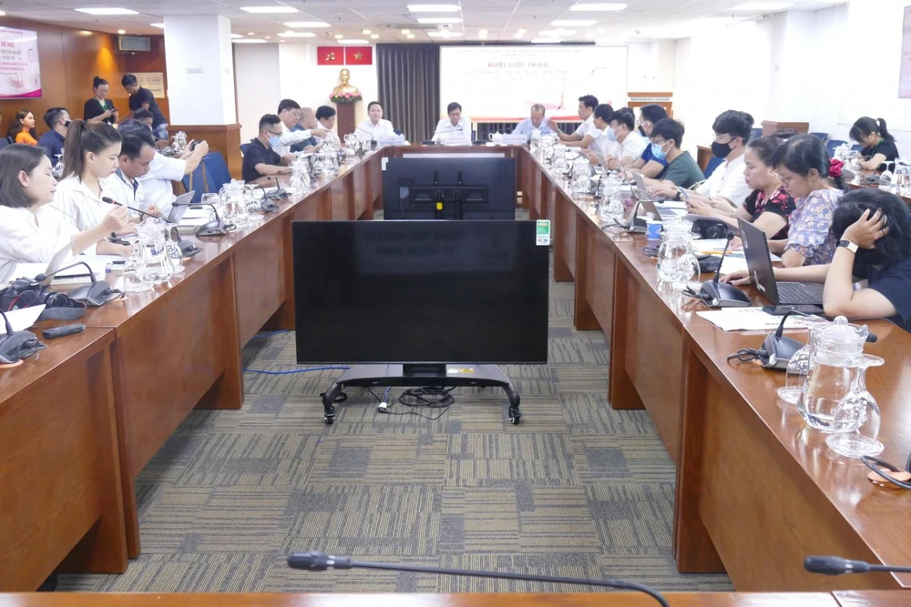 Họp báo công bố trình diễn vở “Nợ nước non”, phần I trong bộ sử thi nghệ thuật 3 phần mang tên “Nước non vạn dặm”. Ảnh: K.Sáng. Họp báo công bố trình diễn vở “Nợ nước non”, phần I trong bộ sử thi nghệ thuật 3 phần mang tên “Nước non vạn dặm”. Ảnh: K.Sáng.