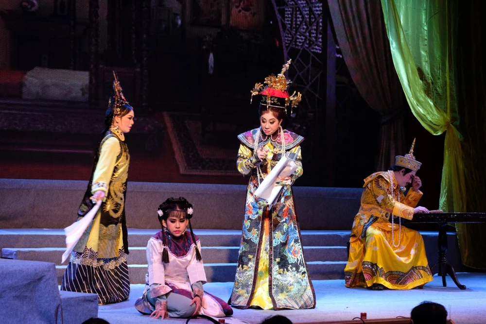 NSUT Thoại Mỹ trong vở "Hoàn Châu cách cách" của Đoàn Huỳnh Long diễn vào tháng 6 vừa qua. Ảnh: KEN TRẦN.