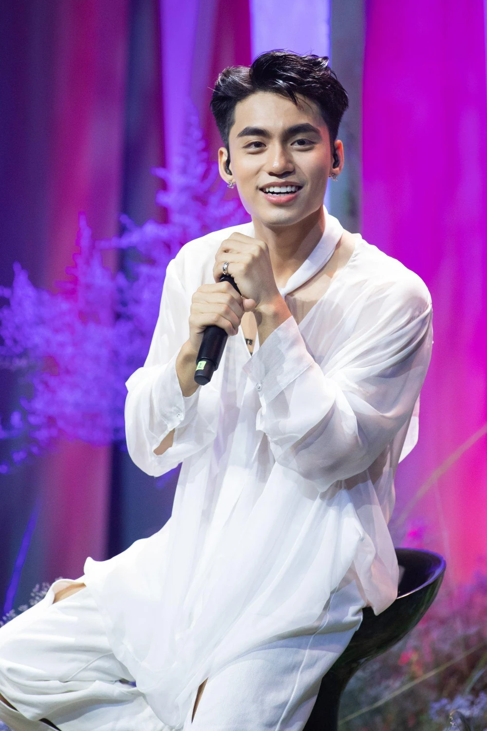 Với vẻ ngoài điển trai cùng năng khiếu âm nhạc của MONO được nhiều người hi vọng sẽ sớm toả sáng. Ảnh: BTC.