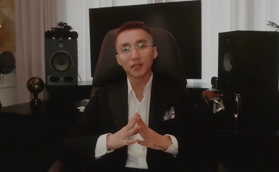 Sơn Tùng M-TP chúc mừng em trai qua màn ảnh nhỏ. Ảnh: Chụp màn hình.