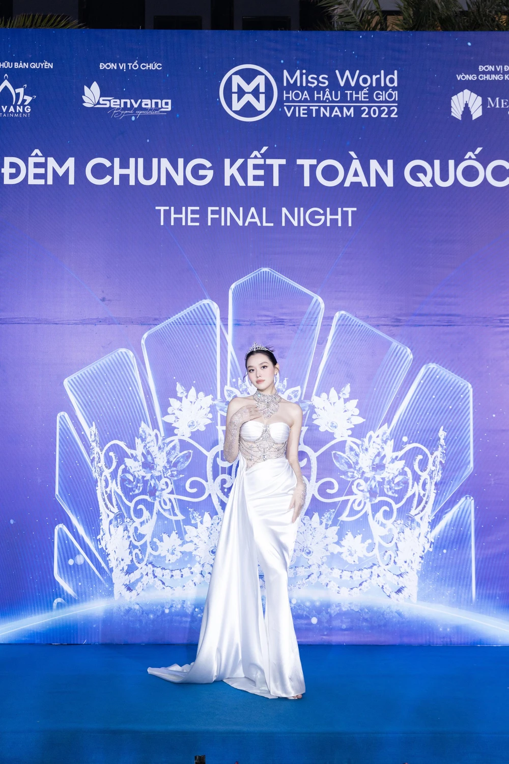 Á hậu Tường San đầy gợi cảm tại sự kiện thảm đỏ đêm chung kết