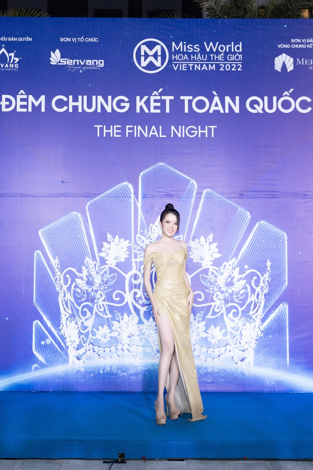 Người đẹp Huỳnh Thúy Vi có mặt trên thảm đỏ khoe vóc dáng "vạn người mê"