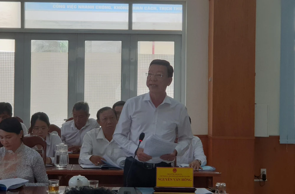 Ông Nguyễn Văn Hồng, Chủ tịch UBND huyện Cần Giờ, phát biểu tại hội nghị. Ảnh: V.H