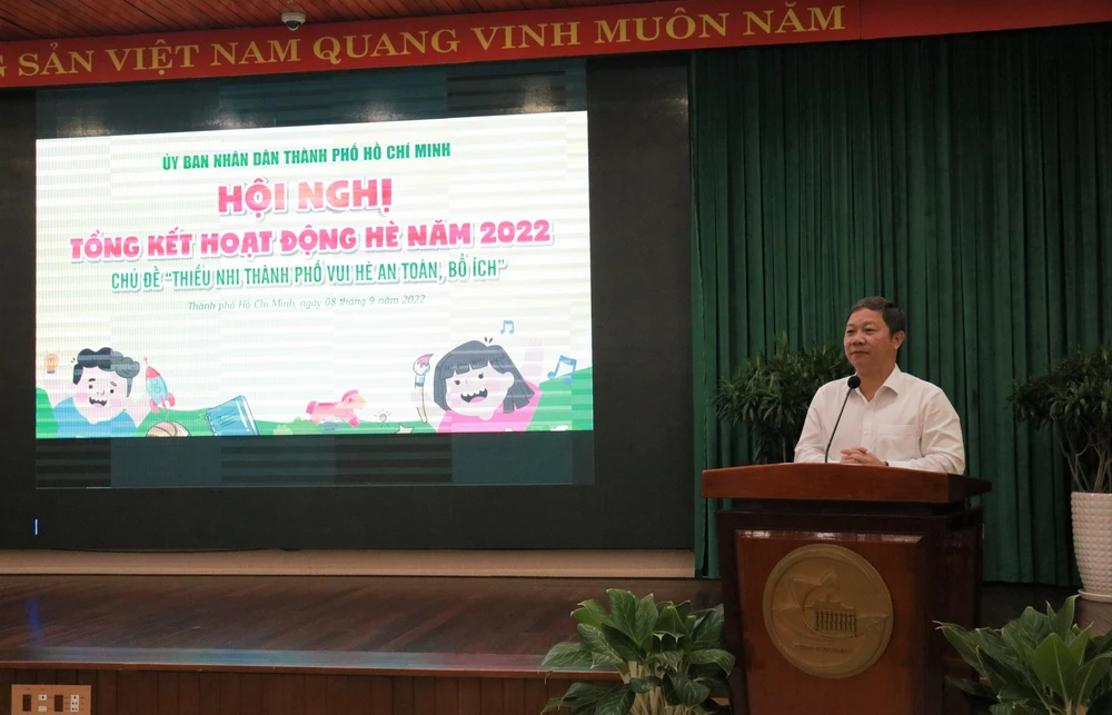 Ông Dương Anh Đức, Phó Chủ tịch UBND TP, Trưởng ban chỉ đạo hoạt động Hè phát biểu ý kiến tại hội nghị. Ảnh: VÕ THƠ