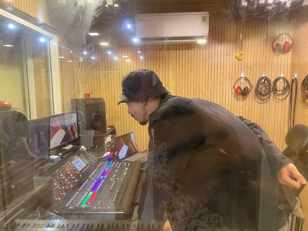 Đen Vâu luôn hướng về việc làm album cho khán giả. Ảnh: NSCC