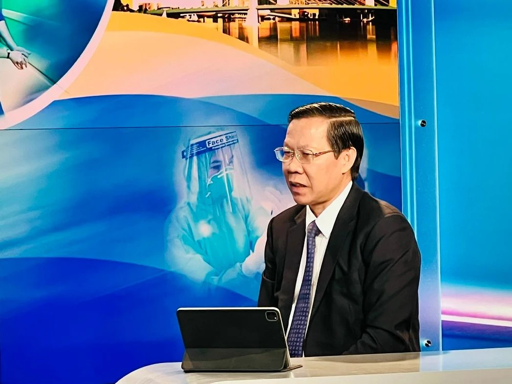 Chủ tịch UBND TP.HCM Phan Văn Mãi chia sẻ về những quyết sách giúp thành phố vững vàng tiến bước. Ảnh: TẤN TÀI