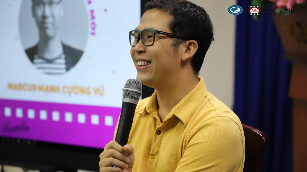 Đạo diễn Marcus Mạnh Cường Vũ chia sẻ những quan điểm về quá trình làm phim cải biên từ sách. Ảnh: BTC.