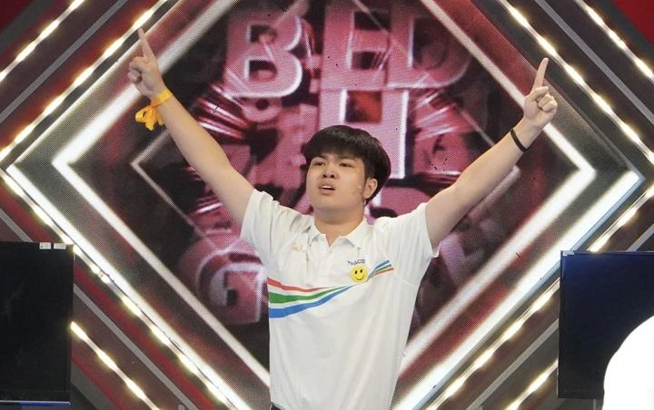 Khoảnh khắc Nguyên Vũ trả lời đúng câu hỏi cuối cùng. Ảnh: Chụp màn hình. Khoảnh khắc Nguyên Vũ trả lời đúng câu hỏi cuối cùng. Ảnh: Chụp màn hình.