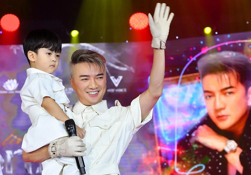 "Đây là tình yêu to lớn nhất của tôi suốt 3 năm qua, bé Polo Huỳnh. Đứa con đầu tiên và duy nhất trên cuộc đời này của tôi"- Đàm Vĩnh Hưng chia sẻ. Ảnh: TL