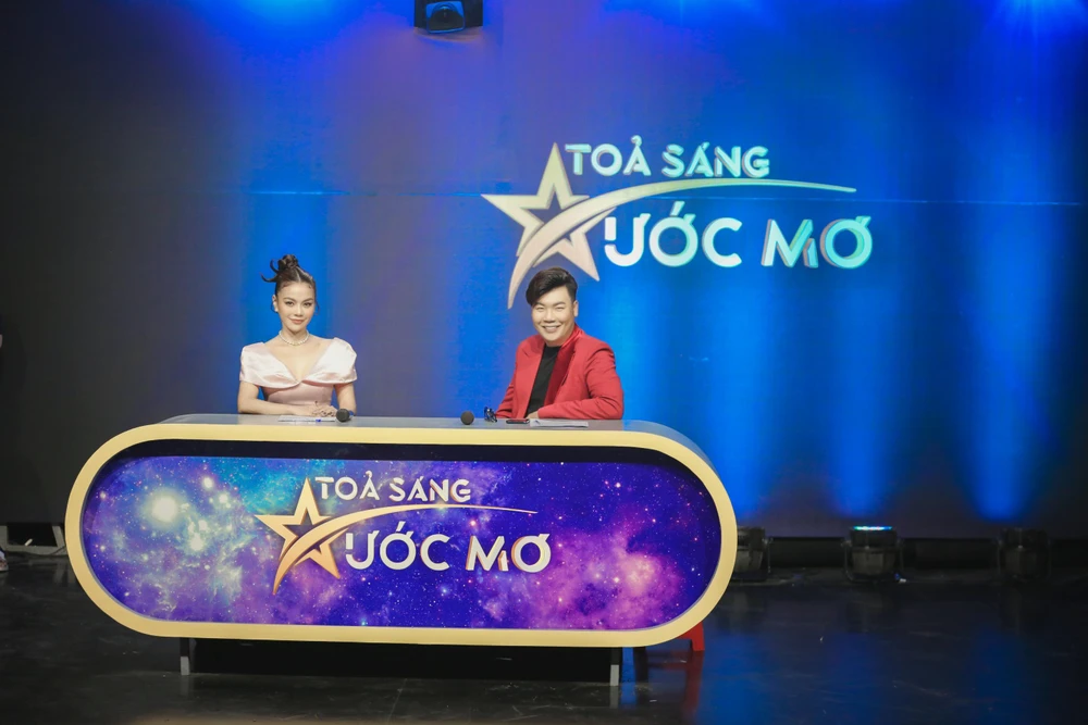 Chương trình với sự góp mặt của bộ đôi giám khảo Hamlet Trương và Hải Yến Idol cùng sự dẫn dắt của MC Hoàng Rapper. Ảnh: CTCC