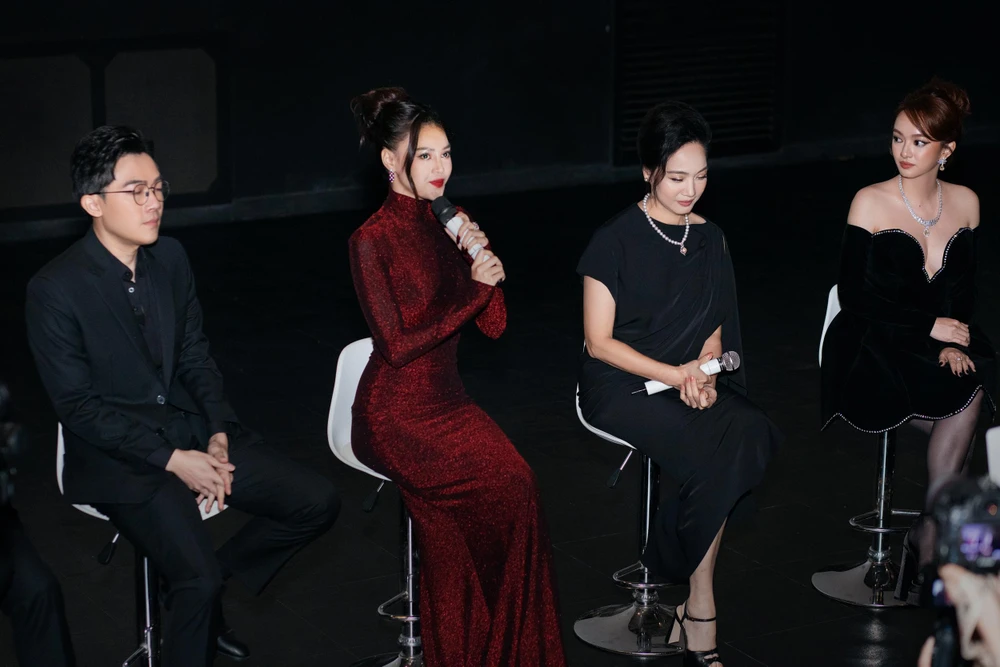 Bên cạnh đó, Lan Ngọc tiết lộ mình đã mất 4 tháng trước khi quay phim để tìm hiểu về nhân vật và nuôi dưỡng tâm lý, cảm xúc cho nó.