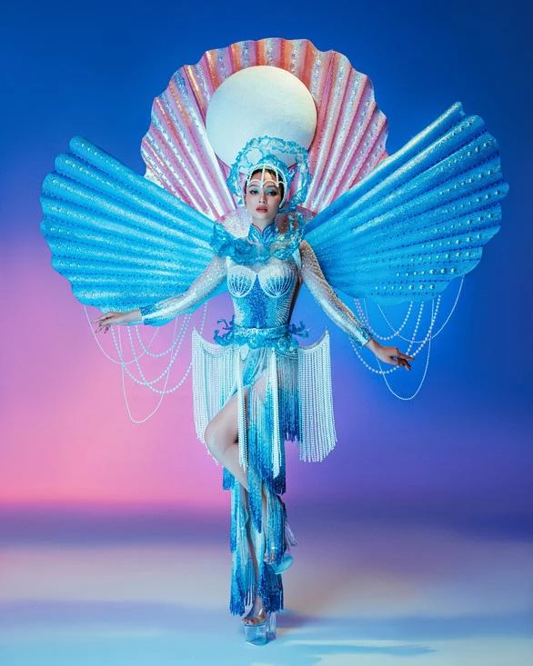 Bộ trang phục dân tộc "Trai Việt Nam" giúp Người đẹp đến từ Bà Rịa - Vũng Tàu đoạt giải thưởng "Best National Costume" - Trang phục dân tộc đẹp nhất. Ảnh: FBNV Bộ trang phục dân tộc "Trai Việt Nam" giúp Người đẹp đến từ Bà Rịa - Vũng Tàu đoạt giải thưởng "Best National Costume" - Trang phục dân tộc đẹp nhất. Ảnh: FBNV