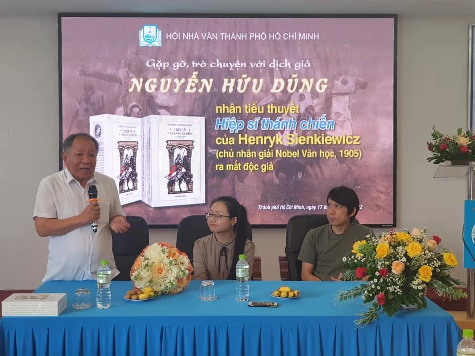 Dịch giả Nguyễn Hữu Dũng. Ảnh: HÀ NGUYỄN