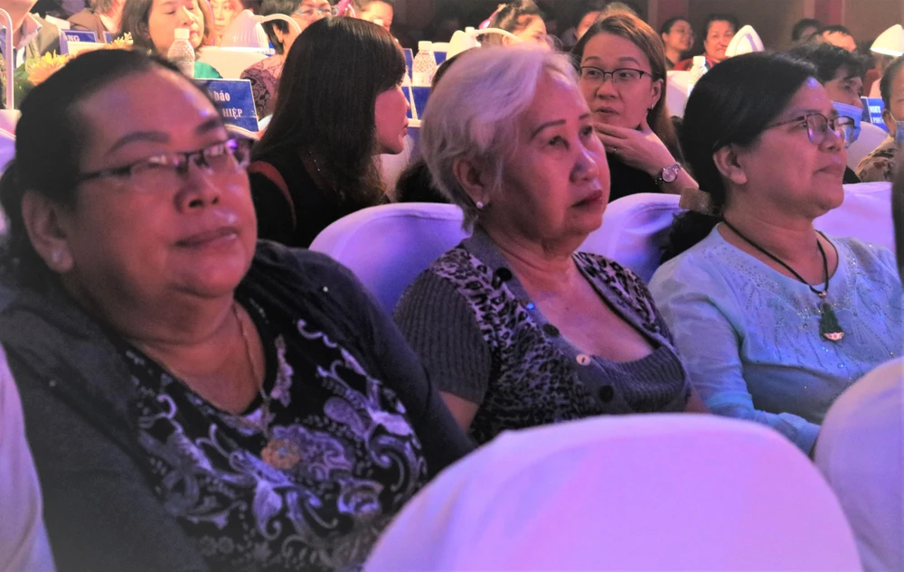 Đêm khai mạc vòng chung kết thu hút nhiều người đến tham dự. Ảnh: VÕ THƠ