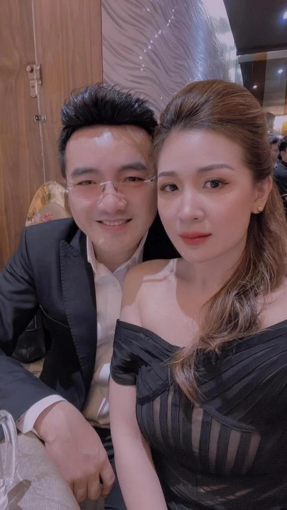 Dương Ngọc Thái cảm ơn mẹ và vợ: "Nhân ngày hôm nay Thái cảm ơn 2 người mẹ đã sinh Thái và vợ Thái ra và đã nuôi dạy 2 vợ chồng con nên người như ngày hôm nay, cầu cho 2 mẹ luôn mạnh khoẻ và sống trường thọ với các con và các cháu. Đặc biệt là cảm ơn người chung chăn chung gối với Thái đó là vợ yêu".